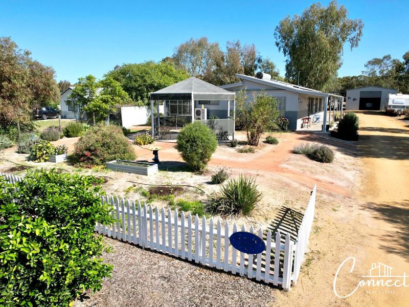 6 Robinson Street, Spencers Brook WA 6401