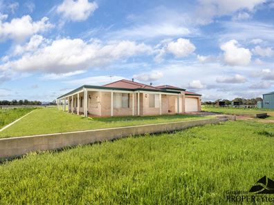 4 Hill River Way, Moonyoonooka WA 6532