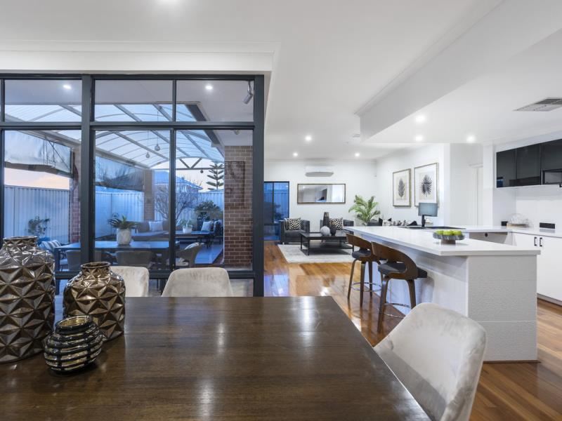4 Chandela Loop, Currambine