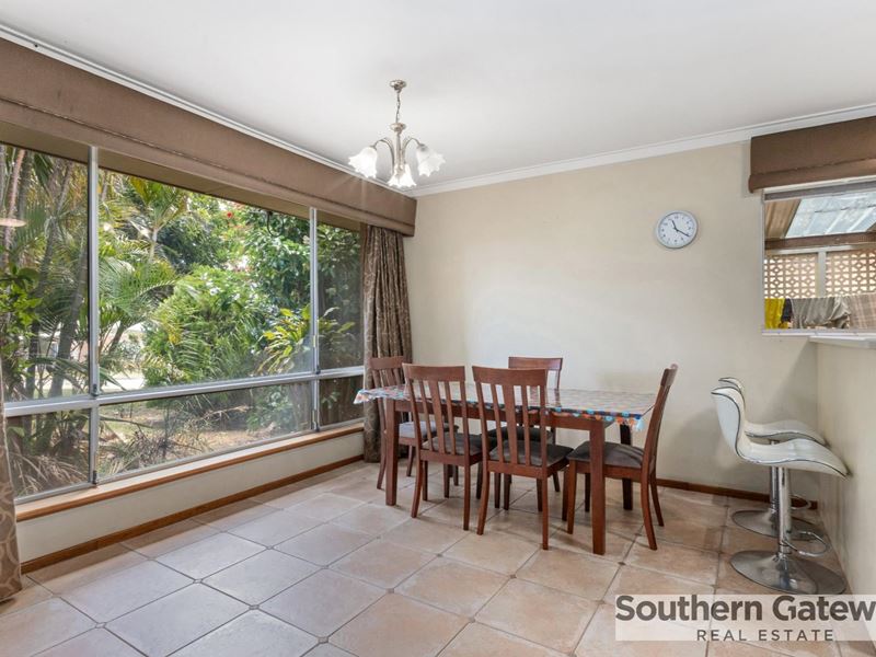 28 Brookes Way, Calista