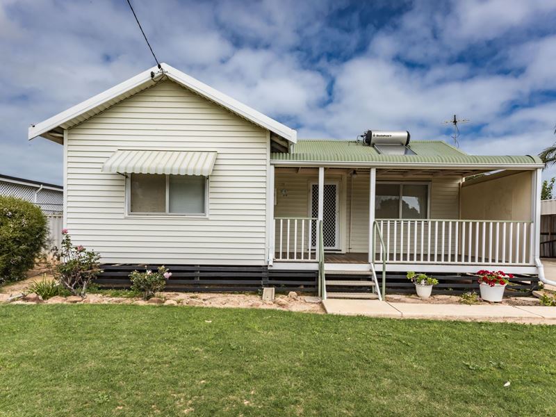 6 Critch Place, Wonthella WA 6530