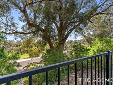 5 Tooma Close, Lakelands WA 6180