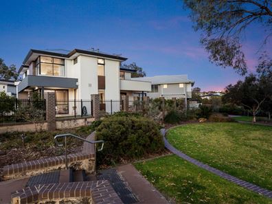 2 Maida Place, Mount Claremont WA 6010