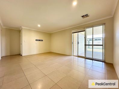 65 Murrumbidgee Drive, Hammond Park WA 6164