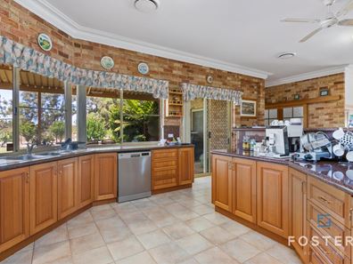 1324 Thomas Road, Oakford WA 6121