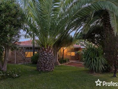 18 Parkway Gardens, Parmelia WA 6167