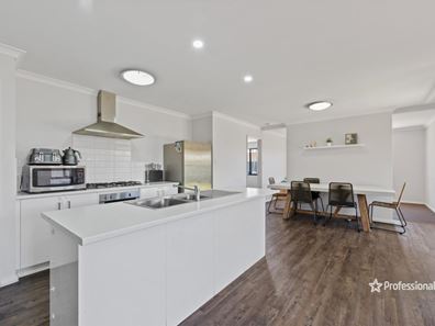 26 Nerrel Street, Waggrakine WA 6530