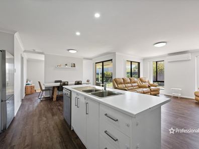 26 Nerrel Street, Waggrakine WA 6530