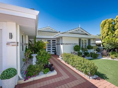30 Manhattan Avenue, Iluka WA 6028