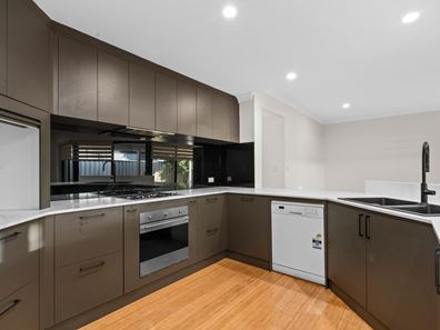 12 Dorchester Turn, Canning Vale WA 6155