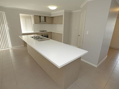 9 Willerin Loop, Success WA 6164