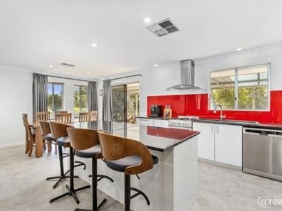11 Janet Street, Hazelmere WA 6055