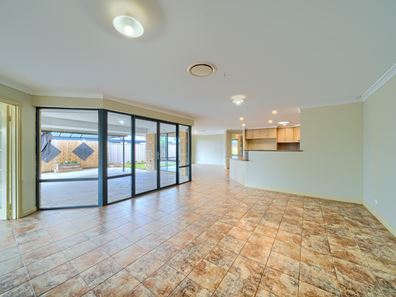 19 Moon Parade, Mckail WA 6330