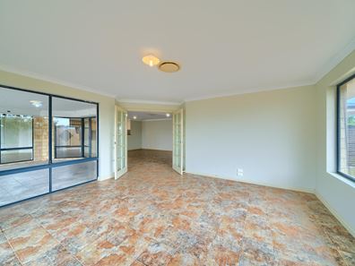 19 Moon Parade, Mckail WA 6330