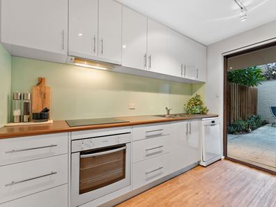 8/170 Labouchere Road, Como WA 6152