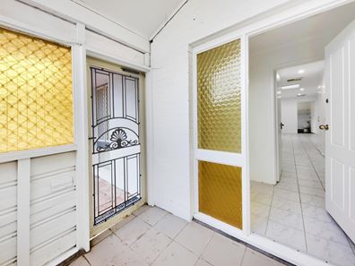 2 Clabon Street, Girrawheen WA 6064