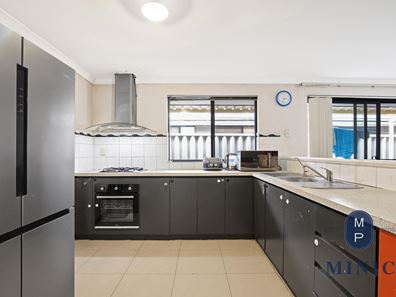 7 Mudlark Close, Langford WA 6147