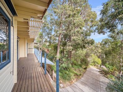 16 Lascelles Parade, Gooseberry Hill WA 6076