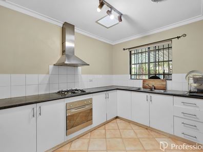 5 Leone Street, Thornlie WA 6108
