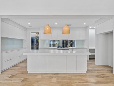 9 Barracoota Loop, Lakelands WA 6180