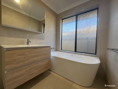 11 Moir Street, Broadwood WA 6430