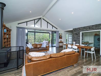39 Urch Road, Roleystone WA 6111