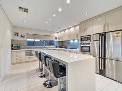 18 Black Swan Rise, Beeliar WA 6164