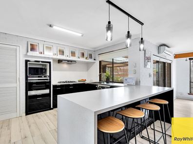 6 Empire Way, Thornlie WA 6108