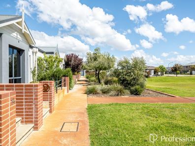 10 Boxall Lane, Caversham WA 6055