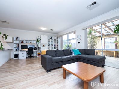 10 Boxall Lane, Caversham WA 6055
