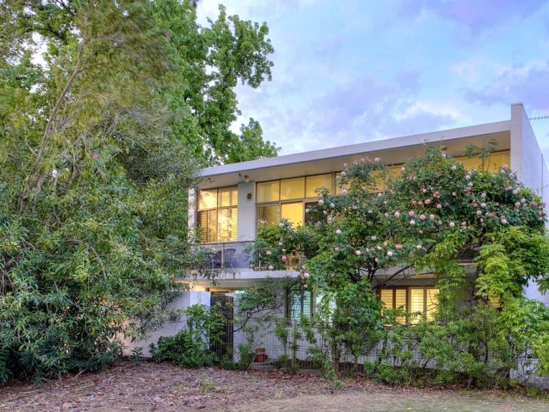 100A Joel Terrace, Mount Lawley