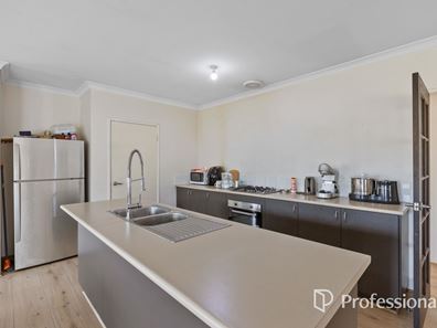 16 Holywell Street, Middle Swan WA 6056