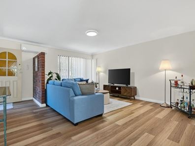 2/6 Kitchener Road, Melville WA 6156