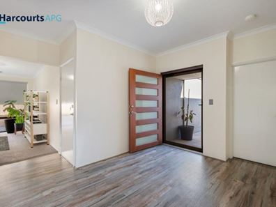 8 Beaufort Loop, Millbridge WA 6232