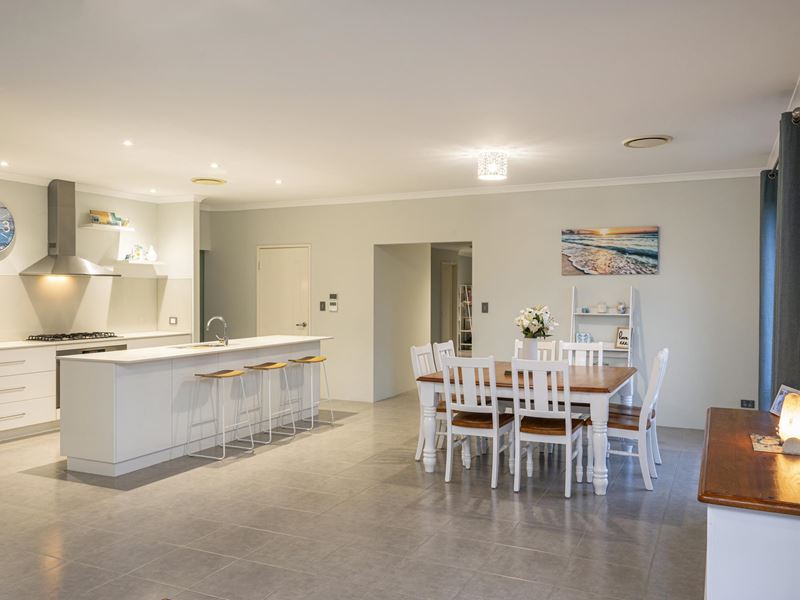 10 Albatross Court, Broadwater WA 6280