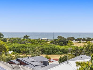 4 Albatross Close, Halls Head WA 6210