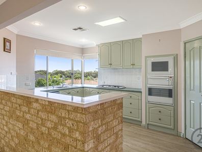 4 Albatross Close, Halls Head WA 6210
