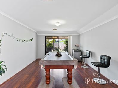 16 Silica Road, Wattle Grove WA 6107