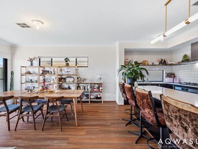 10 Loveday Way, Golden Bay WA 6174
