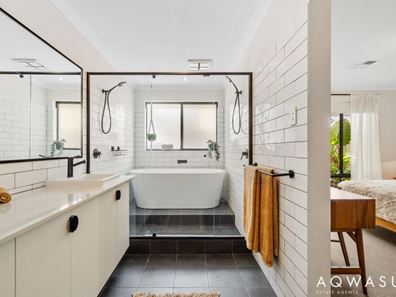 10 Loveday Way, Golden Bay WA 6174
