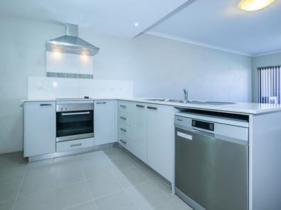 2/20 The Crescent, Midland WA 6056