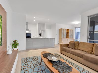 10 Temptation Drive, Jindalee WA 6036