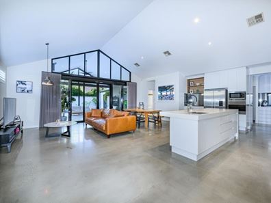 28 Kinsale Parkway, Canning Vale WA 6155