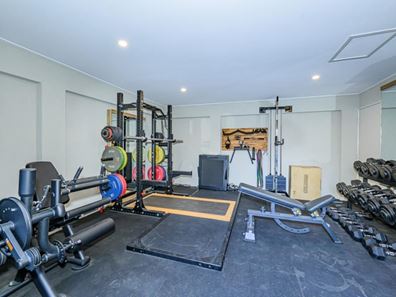28 Kinsale Parkway, Canning Vale WA 6155