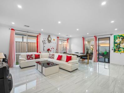 12 Glisten Street, Bennett Springs WA 6063