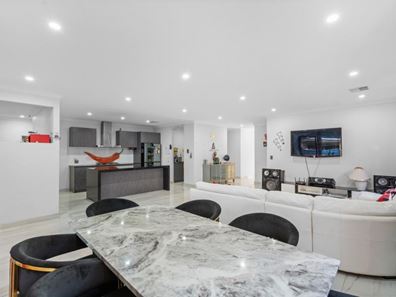 12 Glisten Street, Bennett Springs WA 6063