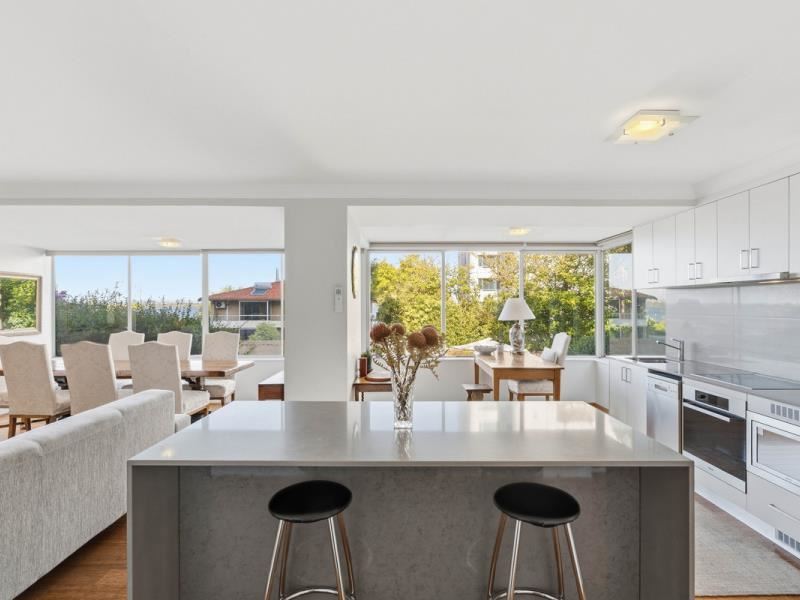2/4 Crawley Avenue, Crawley WA 6009