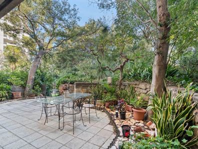 2/4 Crawley Avenue, Crawley WA 6009