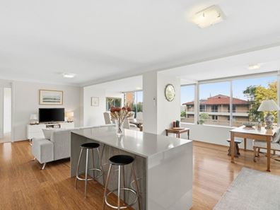 2/4 Crawley Avenue, Crawley WA 6009