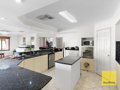 28 Alexandria Boulevard, Canning Vale WA 6155
